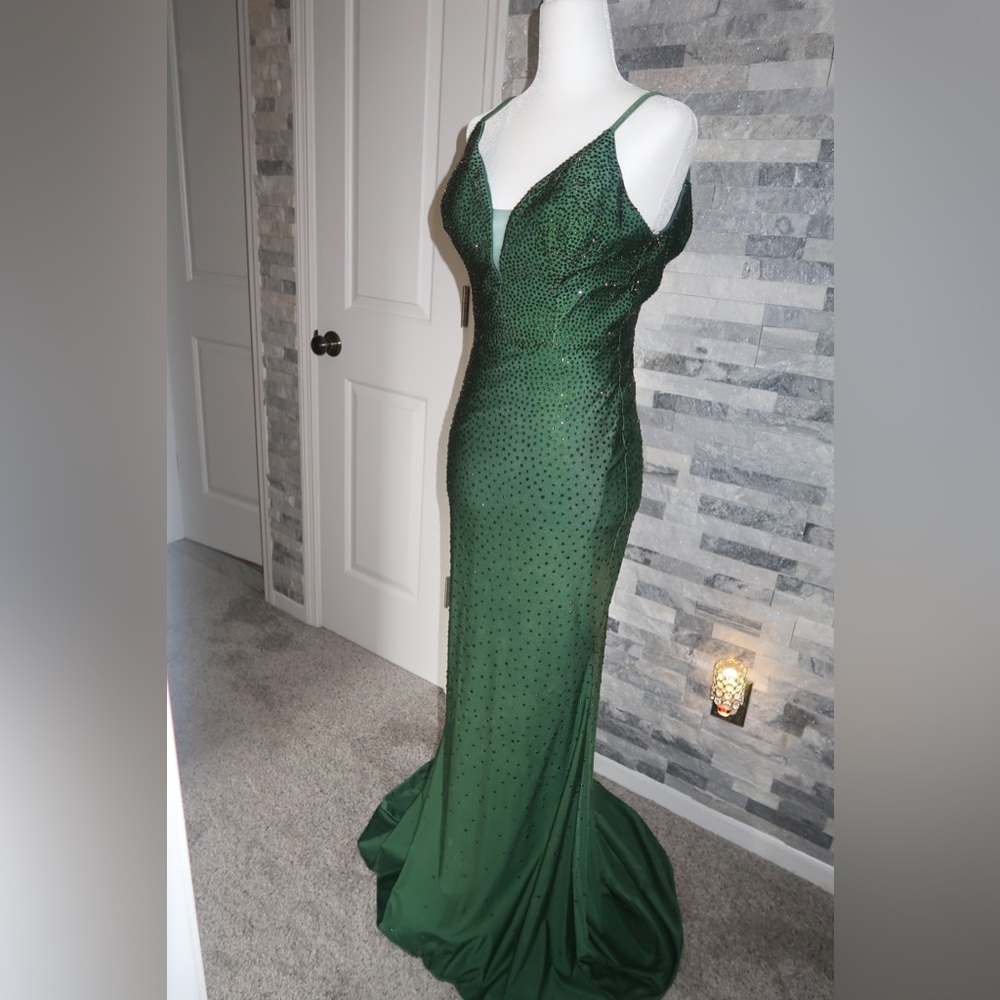 Chic Boutique Emerald Green Prom Dress Size 2/4